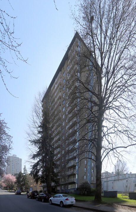 Nelson Place Apartments in Vancouver, BC - Building Photo