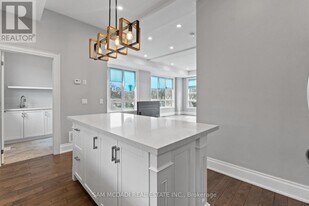 15 Old Oak Dr in Toronto, ON - Building Photo