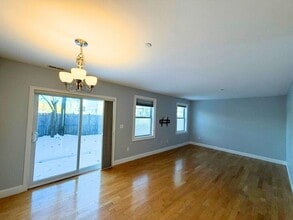 75 Deerwood Dr, Unit D in Nashua, NH - Foto de edificio - Building Photo