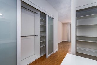 355 S Madison Ave in Pasadena, CA - Building Photo - Building Photo