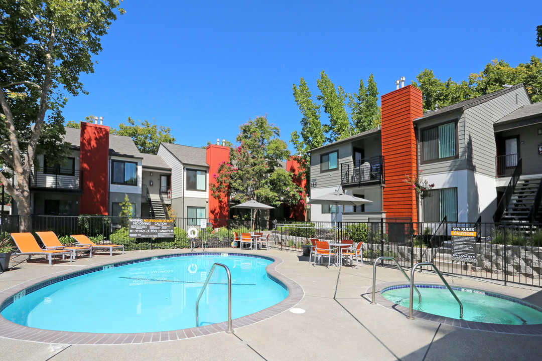 Eclipse 96 in Fair Oaks, CA - Foto de edificio