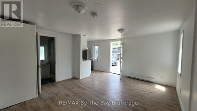 280 River Rd E in Wasaga Beach, ON - Building Photo - Building Photo