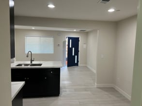 954 J St in Los Banos, CA - Foto de edificio - Building Photo