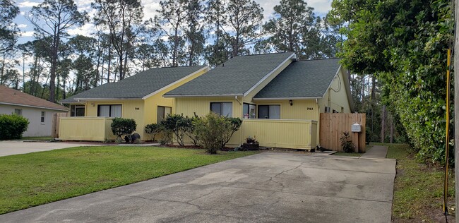 76 Plain View Dr in Palm Coast, FL - Building Photo - Building Photo