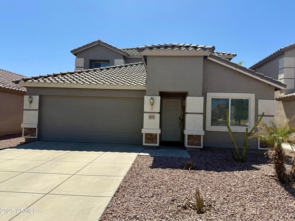 10292 N 116th Ln in Youngtown, AZ - Building Photo