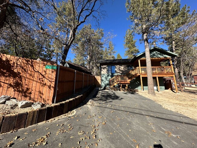 52810 Sugar Pine Dr in Idyllwild, CA - Building Photo - Building Photo