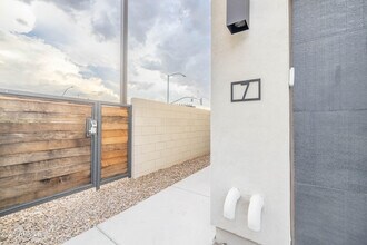 6850 E McDowell Rd in Scottsdale, AZ - Building Photo - Building Photo