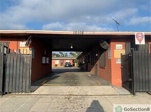 10108 S Figueroa St in Los Angeles, CA - Foto de edificio - Building Photo