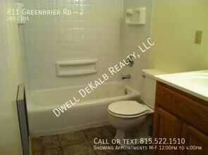 811 Greenbrier Rd in Dekalb, IL - Building Photo - Building Photo