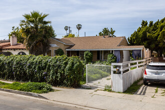 2641-2647 S Garth Ave in Los Angeles, CA - Building Photo - Building Photo