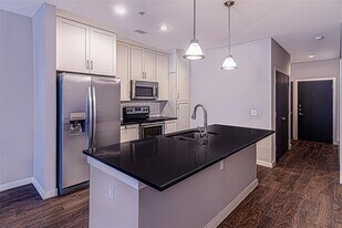 5609 SMU Boulevard in Dallas, TX - Building Photo