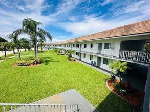 1400 Broadway in Lantana, FL - Foto de edificio - Interior Photo