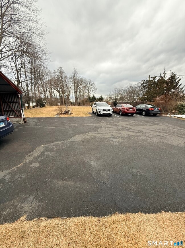 624 Pine St in Bristol, CT - Building Photo - Building Photo