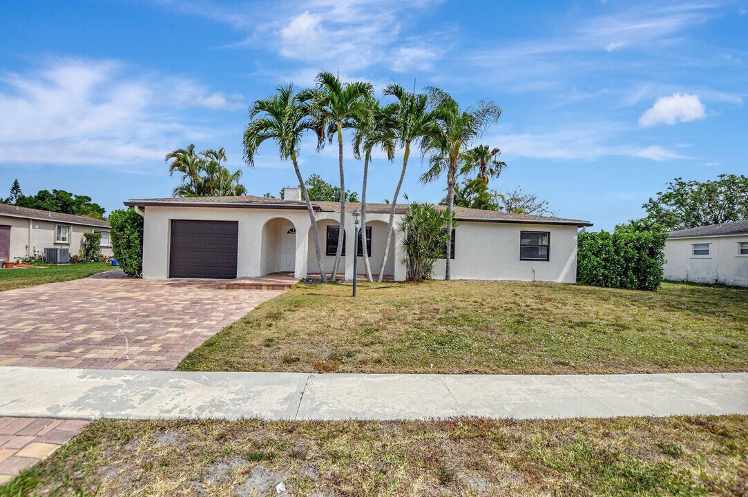 4593 Appalachian St in Boca Raton, FL - Building Photo