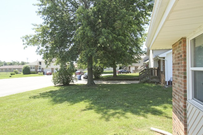 1834 Tower Cir in Nixa, MO - Foto de edificio - Building Photo