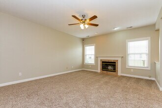 9692 Stonewall Ln in Avon, IN - Foto de edificio - Building Photo