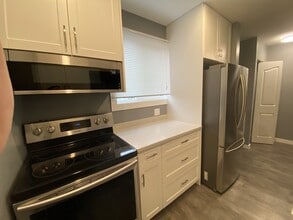 25 Pryde Ave in Nanaimo, BC - Building Photo - Building Photo