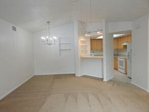 1407 Rand Ct in Virginia Beach, VA - Foto de edificio - Building Photo