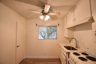 24347 Newhall Ave in Santa Clarita, CA - Building Photo - Building Photo