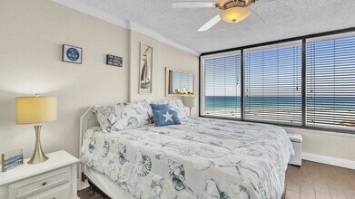 7205 Thomas Dr in Panama City Beach, FL - Foto de edificio - Building Photo