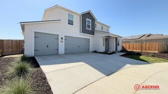 14307 Shady Tree Ct in Bakersfield, CA - Building Photo