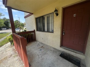 2078 NW 43 Terrace in Lauderhill, FL - Building Photo - Building Photo