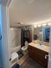 2410 Emerson St in Abbotsford, BC - Building Photo - Building Photo