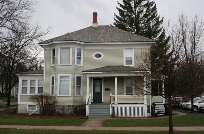 103 W Lincoln Ave