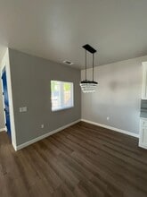 1135 W Baker St in Porterville, CA - Foto de edificio - Building Photo