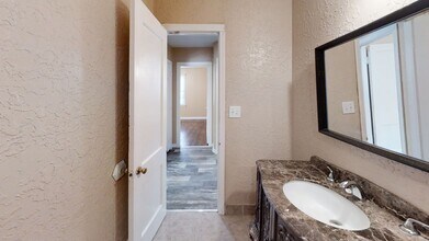 100 S Houston Ave in Portales, NM - Building Photo - Building Photo