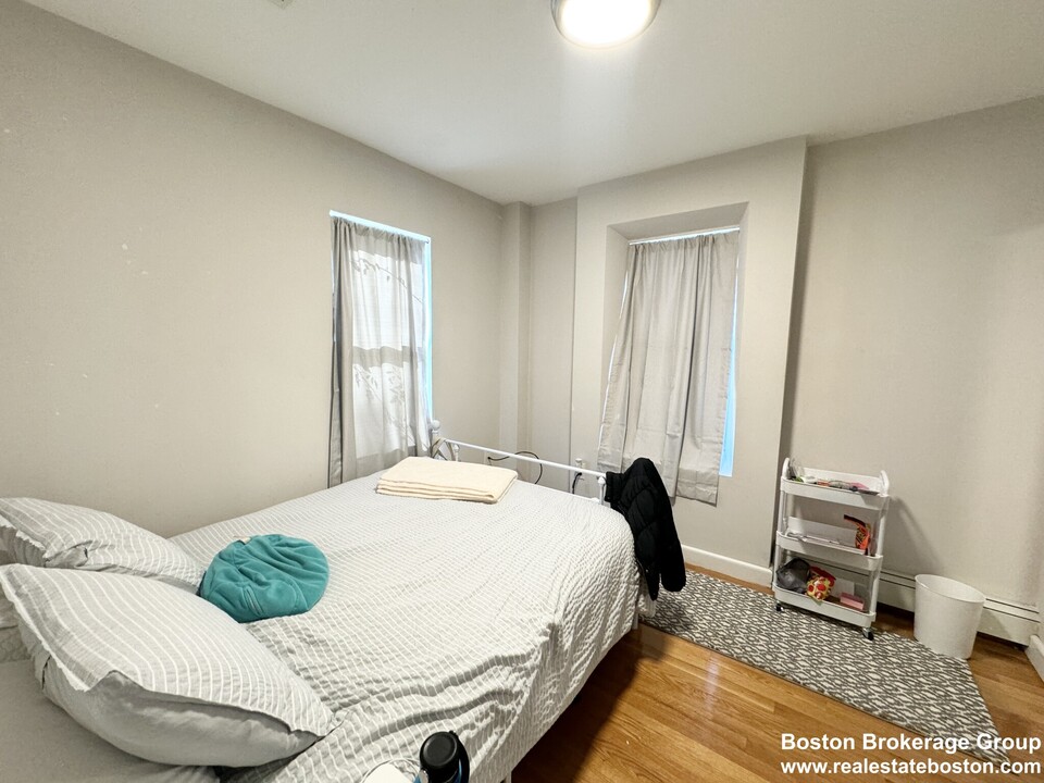 56 Crescent Ave, Unit #1 in Boston, MA - Foto de edificio