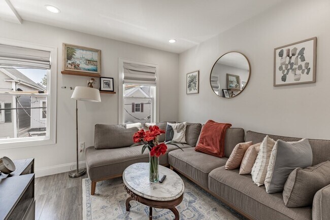 40 Morris St, Unit 2 in Boston, MA - Building Photo - Building Photo