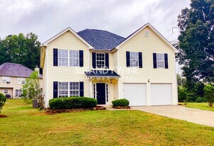 2025 Newton Estates Dr in Ellenwood, GA - Building Photo