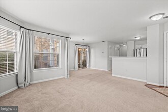 5600 Willoughby Newton Dr in Centreville, VA - Building Photo - Building Photo