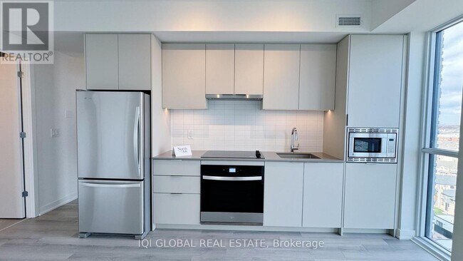 3071 Trafalgar Rd in Oakville, ON - Building Photo - Building Photo