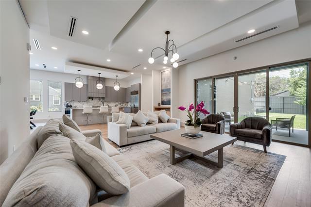 4528 W Amherst Ave in Dallas, TX - Building Photo