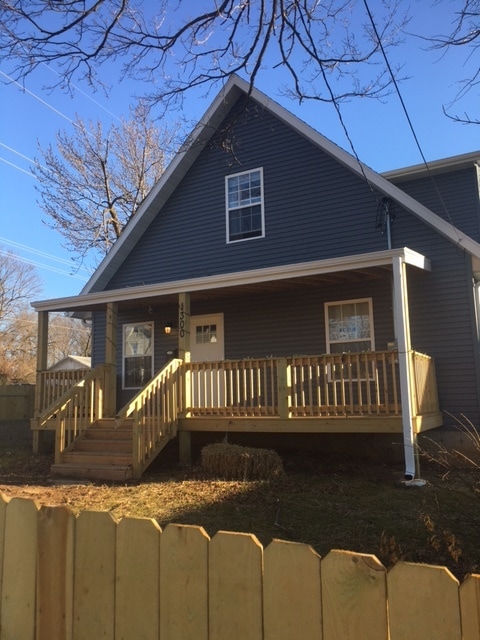 property at 1300 W Walnut St