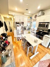 8 Gilmore St, Unit 2 in Cambridge, MA - Building Photo - Building Photo