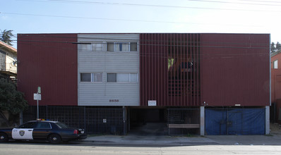 8656 MacArthur Blvd in Oakland, CA - Building Photo - Building Photo