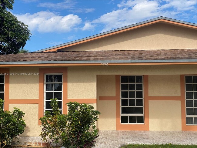 5963 NW 19th Ct-Unit -5963 in Lauderhill, FL - Building Photo - Building Photo