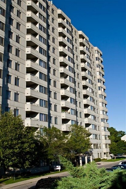 Highview Glen in London, ON - Building Photo
