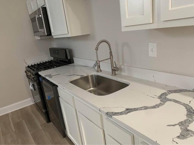 222 N Patterson Park Ave in Baltimore, MD - Building Photo - Building Photo
