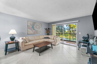 7341 Amberly Ln in Delray Beach, FL - Foto de edificio - Building Photo