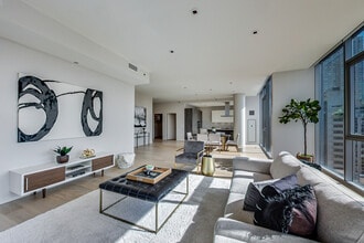 8 E Huron St in Chicago, IL - Building Photo - Building Photo