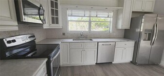 200 NW 9th St in Boca Raton, FL - Building Photo