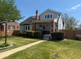 119 Cloverhill Rd in Pasadena, MD - Building Photo