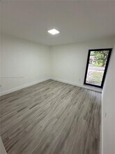 15471 Turnbull Dr in Miami Lakes, FL - Building Photo - Building Photo