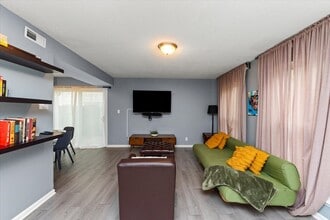 15 N Fernwood Dr in Bolingbrook, IL - Building Photo - Building Photo