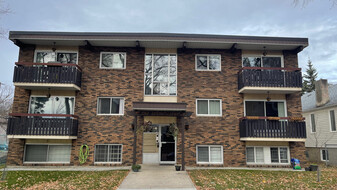 Winchester Park in Edmonton, AB - Building Photo