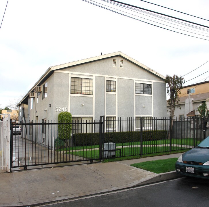 5245 Denny Ave in North Hollywood, CA - Building Photo